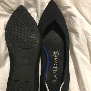 Rothys black pointed flat — size 8.5.